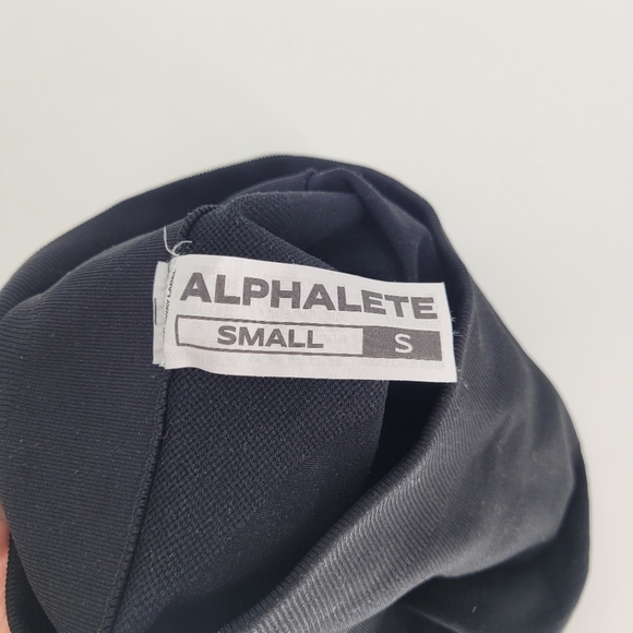 alphalete Athletics black womens Amplify Short 4.5" but scrunch size small - Picture 8 of 8